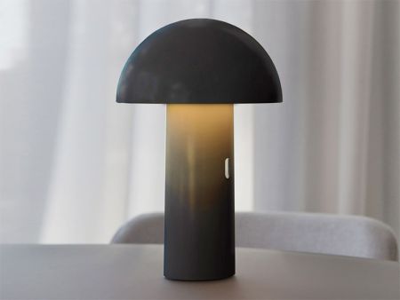 ENOKI schwarz matt von Newgarden | Outdoor-Tischlampe mit Akku