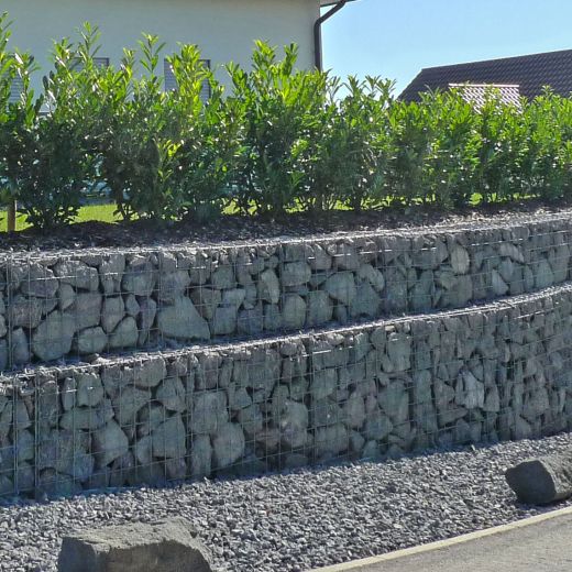 Gabionenwand 150cm als Stützwand an Grundstücksgrenze