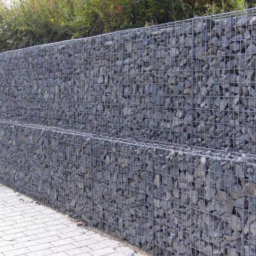 Gabionenmauer 2m als Stützmauer zur Straße an Grundstücksgrenze