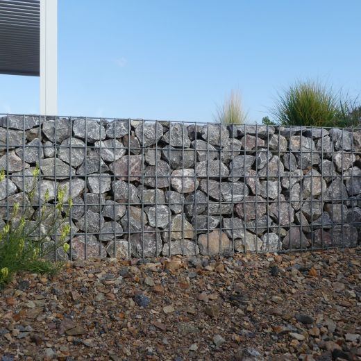 Gabionenmauer 50x50cm als Stützwand zur Abfangung von der Terrasse